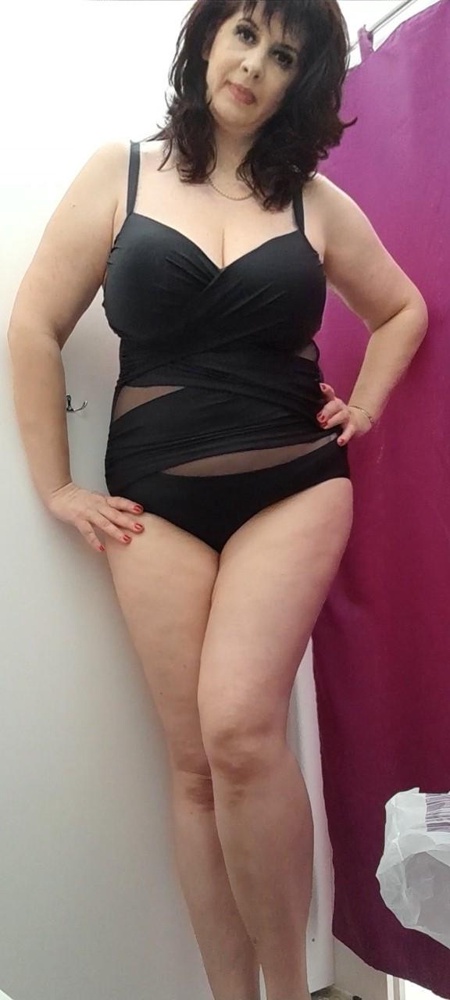 мне понравился купальник, хорошо держит большую грудь, есть чашечки, скрывает животик, я осталось довольна, спасибо, за относительно не дорогой купальник