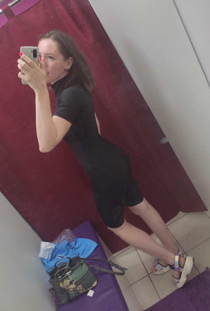 Костюм из хорошей плотной ткани, пояс утягивает прям чувствуется) понравился