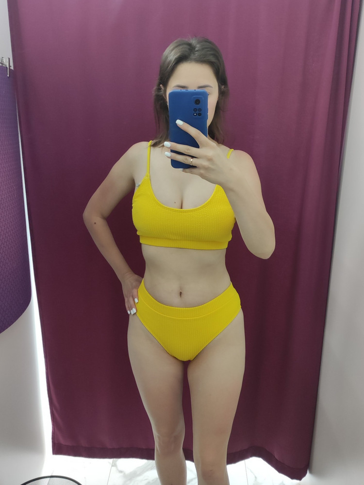 Купальник качественный, красивый. Единственное что не понравилась, резинка на трусах тугая, хотя у меня не широкая талия и мне резинка прям давит. Попробую растянуть резинку.