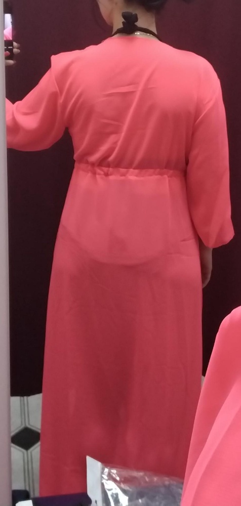 Сочная, яркая, красивая накидка. Но не красная, а розовая. Для меня не принципиально, поэтому выкупила