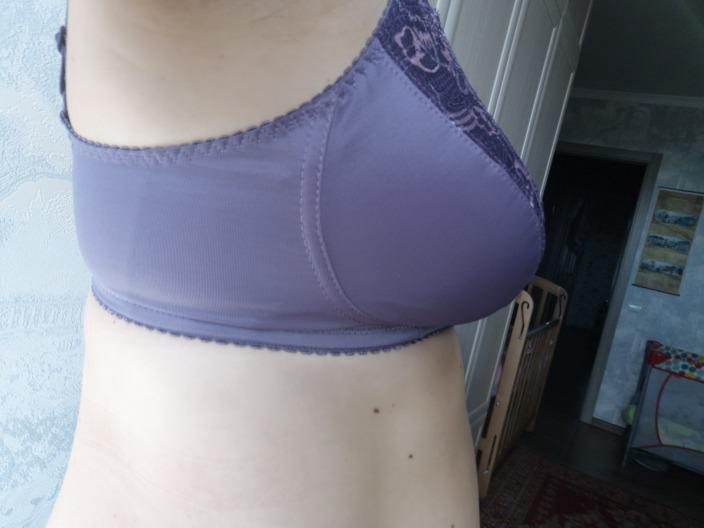 80С на мои 84см под грудью и ОГ98см нормуль на последний крючок. Если планируете поправляться, то берите объем больше 85С. Я ожидала, что будут хоть какие-то вставки для поддержки формы самого лифа, но он весь мягкий. Цвет бледновастый)) протез держит хорошо. Я б не сказала, что он плющит грудь, если только совсем немножко. 