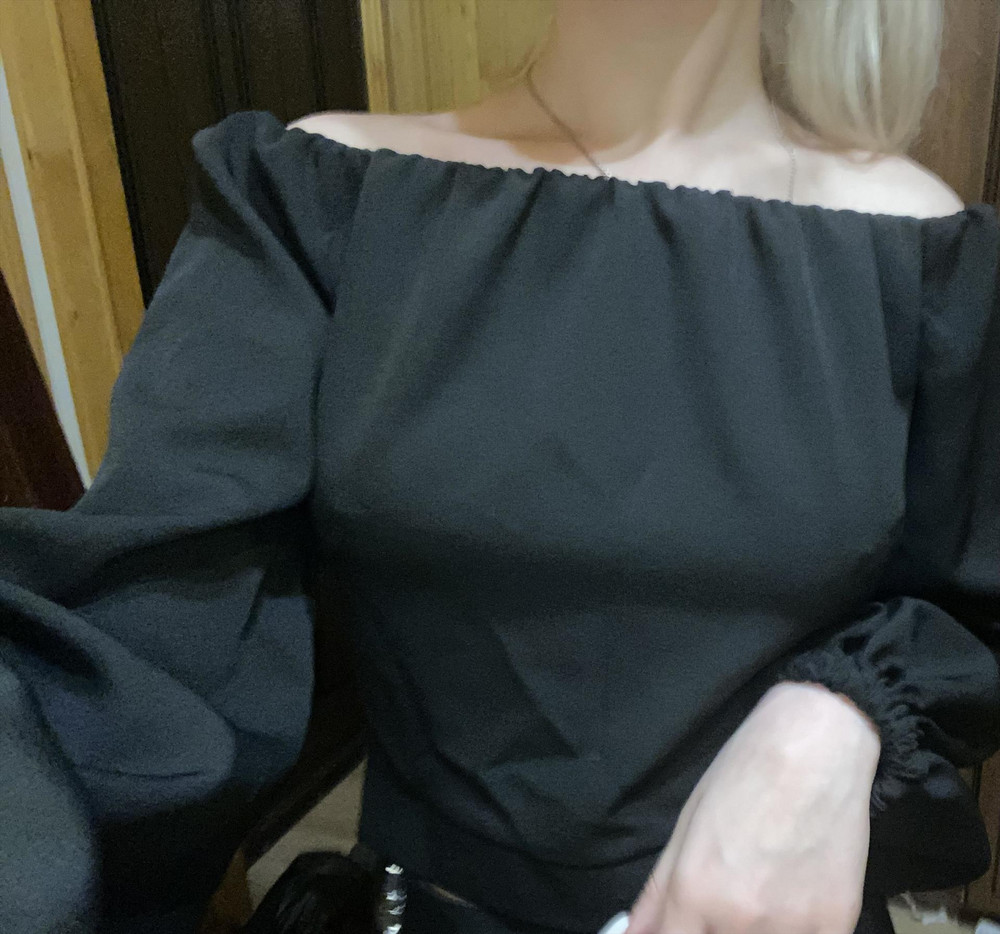 Шикарная! Очень подошла, я безумно люблю такой стиль. Магазин супер, мне нравится их стиль одежды. Ткань качественная, сфоткала не поглаженной