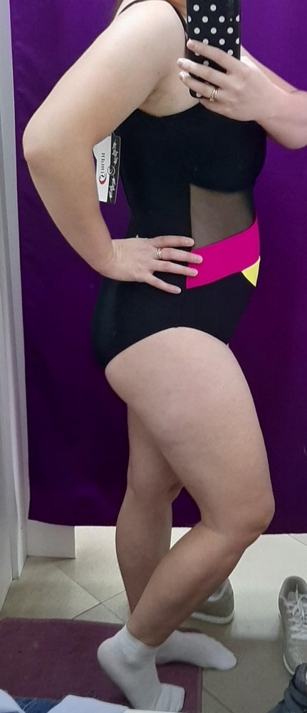 Заказывала желтый в размере 48 и розовый в размере 46. При моем 46-48 размере и 164 см роста оба были очень малы в груди и росте. Наверное 50 было бы хорошо. А так хорошие купальники, яркие, сеточка смотрится интересно.