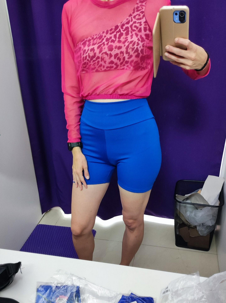 Материал мягкий и приятный. Сидит немного свободно, я так и хотела. (Рост 160, вес 45, ношу XS)
Велосипедки на фото этого же бренда - кайфовые! Спасибо, я максимально довольна 🥰