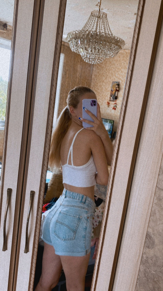 Очень быстро появились катышки + порвалось в начале от молнии.А так очень удобный 