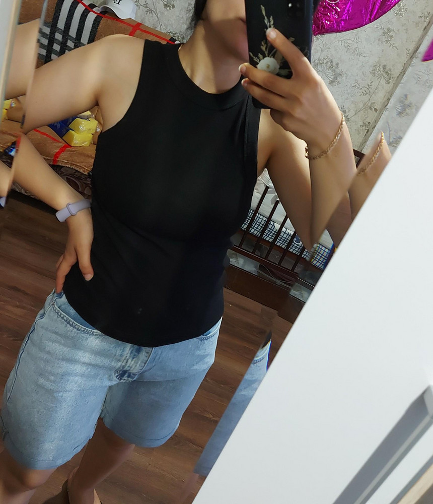 Заказала сразу три цвета,качество просто огонь. А увидела я у блогера отзыв на этот топ