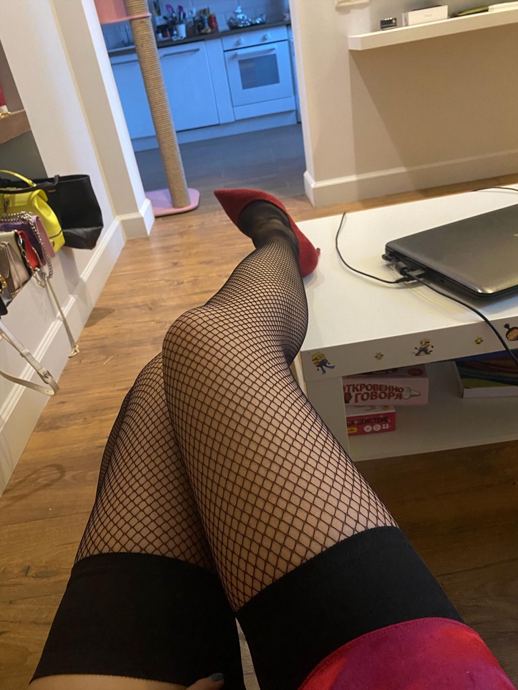 Хорошие чулки. Правда на мой размер xs резинку можно чуть по туже. 