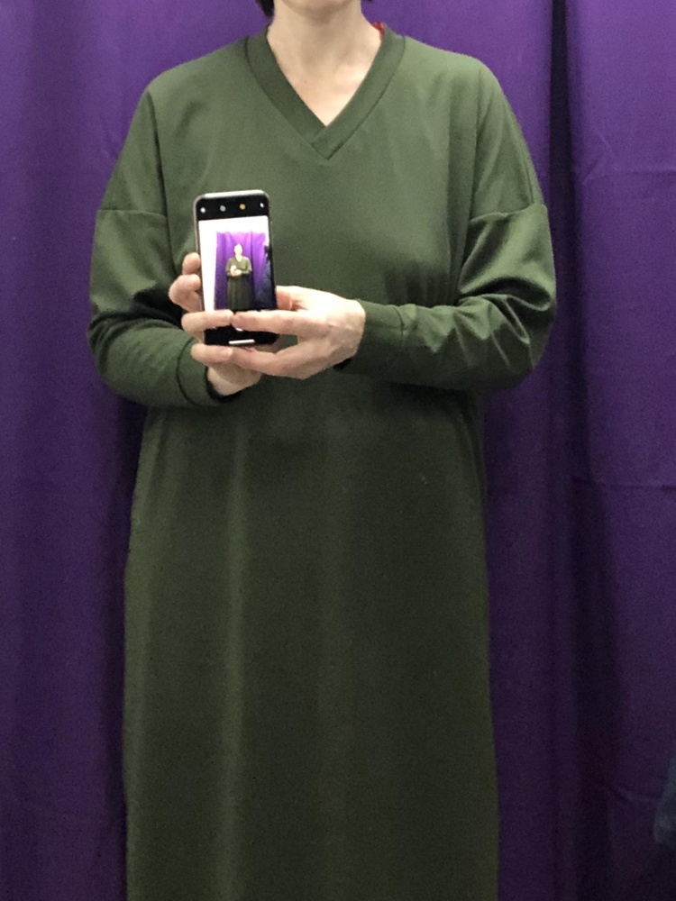 Обычно я вообще беру 48, а тут 46 очень просторно в плечах и груди, широко и бесформенно. К сожалению, не смотрится совсем. Пришлось отказаться 