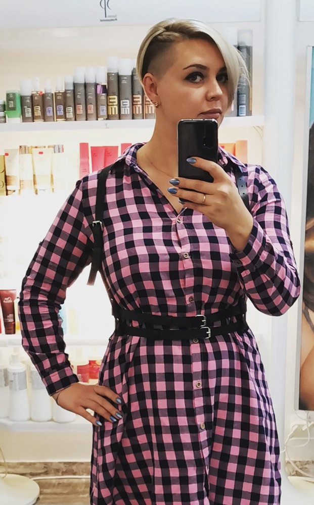 Отличное качество, быстрая доставка. Вещь, которая обращает на себя внимание. Запаха нет.
Выглядит дерзко) я влюбилась в эту вещь)