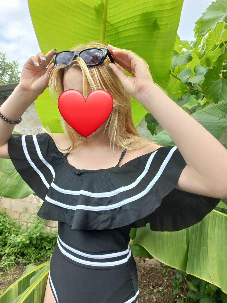 Офигенный купальник, купила дочке 12 лет, 40 размер, отлично сидит, даже на мой 46- 48 налез, все подтянул и хорошо смотрелся, и я себе тоже заказала , взяла 44 и 46 на примерки, в итоге забрала оба☺️ , мне 44 подошёл,  а сестре 46😄! Но качество супер,  за такую цену, просто брать не думать! И выглядит эффектно! Продавец супер, 🤗не то это некоторые, завышают цены на такой же купальник по 1800 р. Плюс наверное ещё бирки перешивают под видом-  из России!