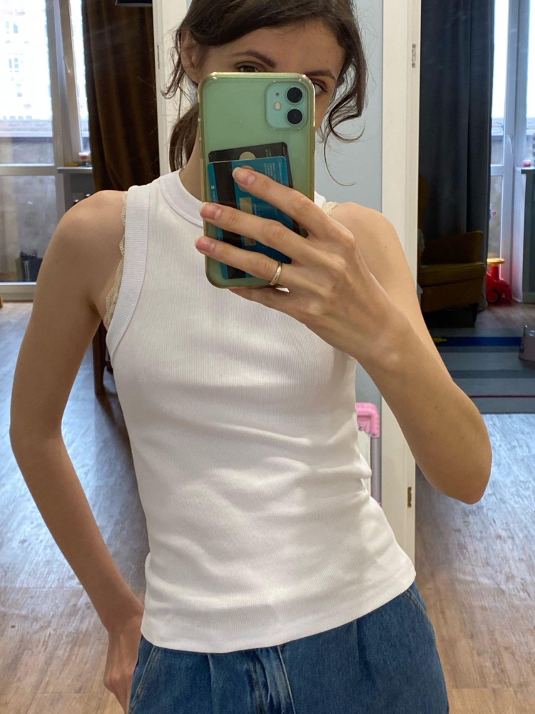 Классная базовая майка за отличную цену. На рост 180 не короткая. На размер 42 не в облипку 