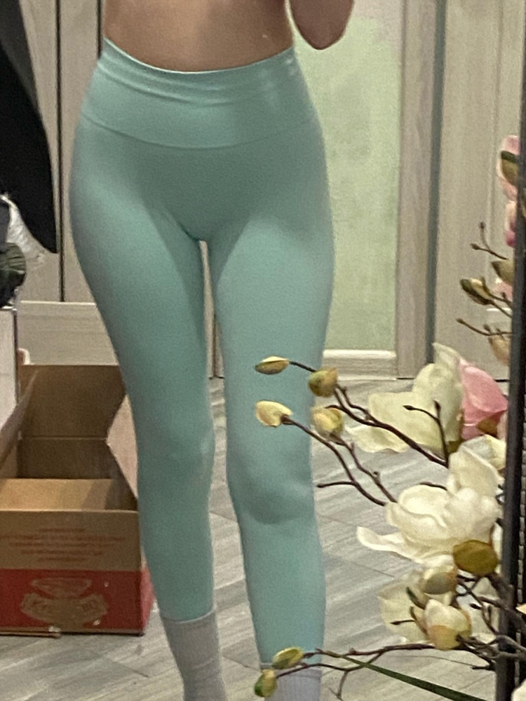 Очень красивый цвет, ткань приятна телу. Буду брать ещё такой комплект только другого цвета) 