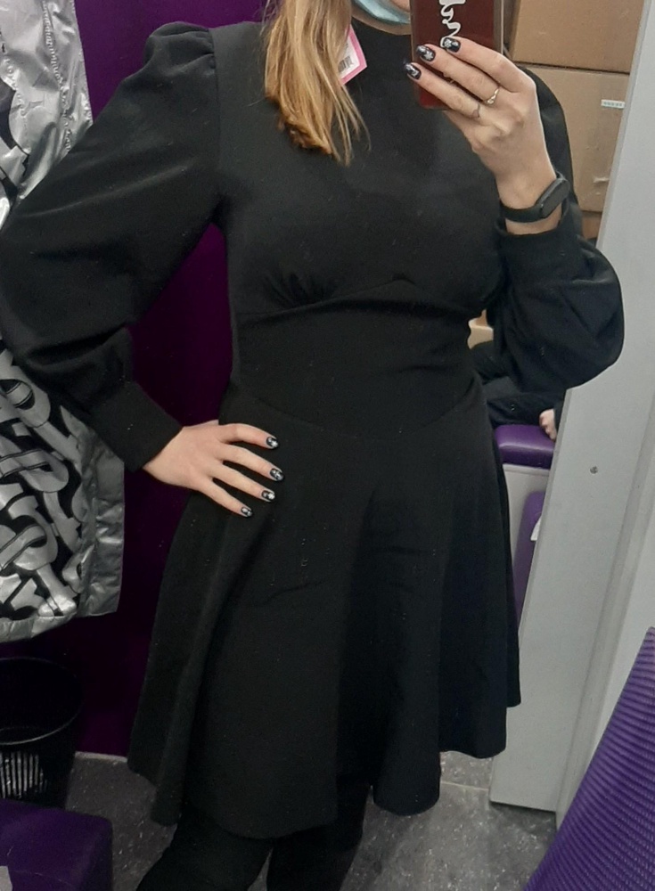 Отличное платье, немного тесновато в нем. Выбрала посвободнее