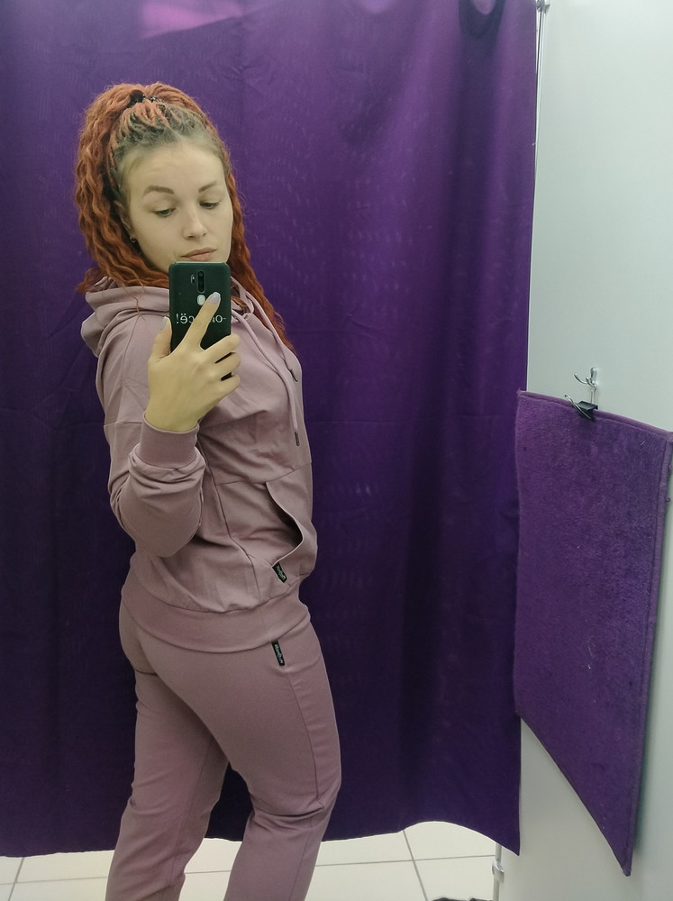 Костюмчик брала  за 888 рублей ,за такую цену очень даже неплохо ,как мне кажется маломерит ,либо я себя переоценила 🤭