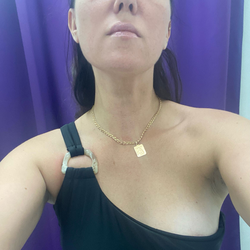 Вот не пойму что не так? Грудь маленькая 1раз, вес 58 кг ( как бы размер м) мерию купальник L и по фото все понятно. Грудь торчит на ружу! А руку подняла вверх вообще выпала🤷🏻‍♀️и подклад выворачивается. Визуально купальник понравился 