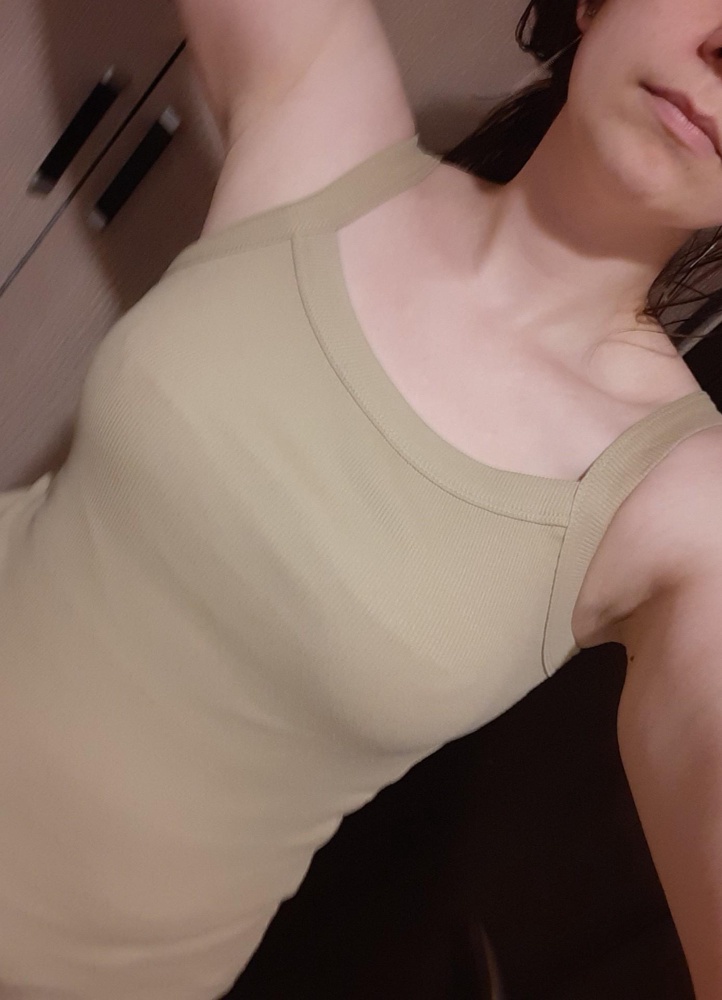 Оболденная майка, полный восторг! Села как надо, мягкая, цвет красивый! Тут же пошла в ней гулять) буду заказывать у этого продавца ещё!