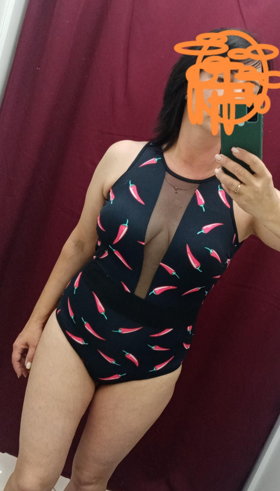 Очень красивый и оригинальный купальник, просто 💥
За цену 1799 р  - находка. К сожалению, немного не подошёл фасон (.. Со спины...). Хотя очень хотелось..
Рекомендую 100%
Пошив и ткань качественные, расцветка перчик сногшибательна 👌 размер 42 производителя подошёл на 46-48р, рост 164