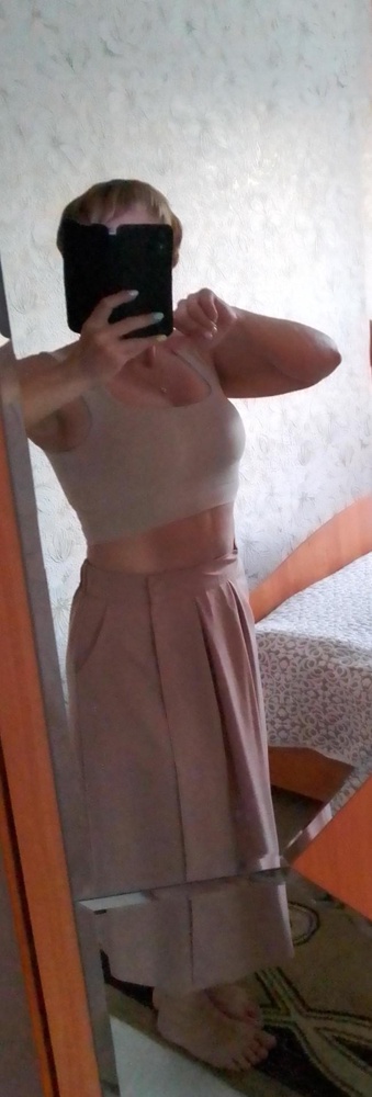 Топ просто🔥💯! Думала, что будет сад, но всё идеально! Грудь хорошо держит и на тренировку можно в нём и с любимой юбочкой надеть! Он универсален!!! Спасибо!