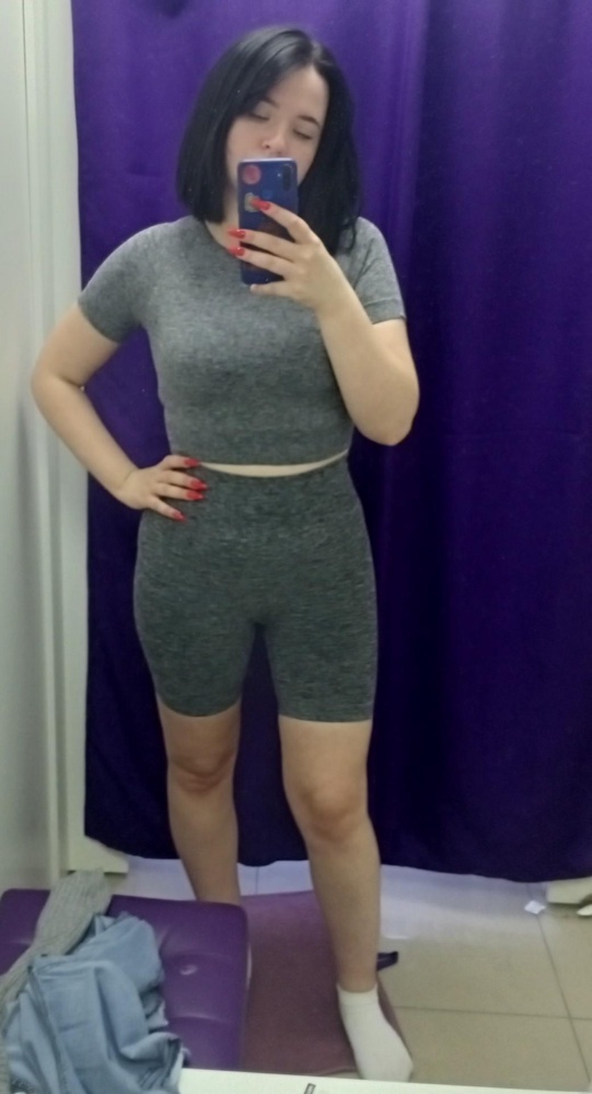 Классный костюм, хорошо утягивает. Топ можно носить без лифа, грудь хорошо держит, даже при прыжках (в примерочной опробовала😁)