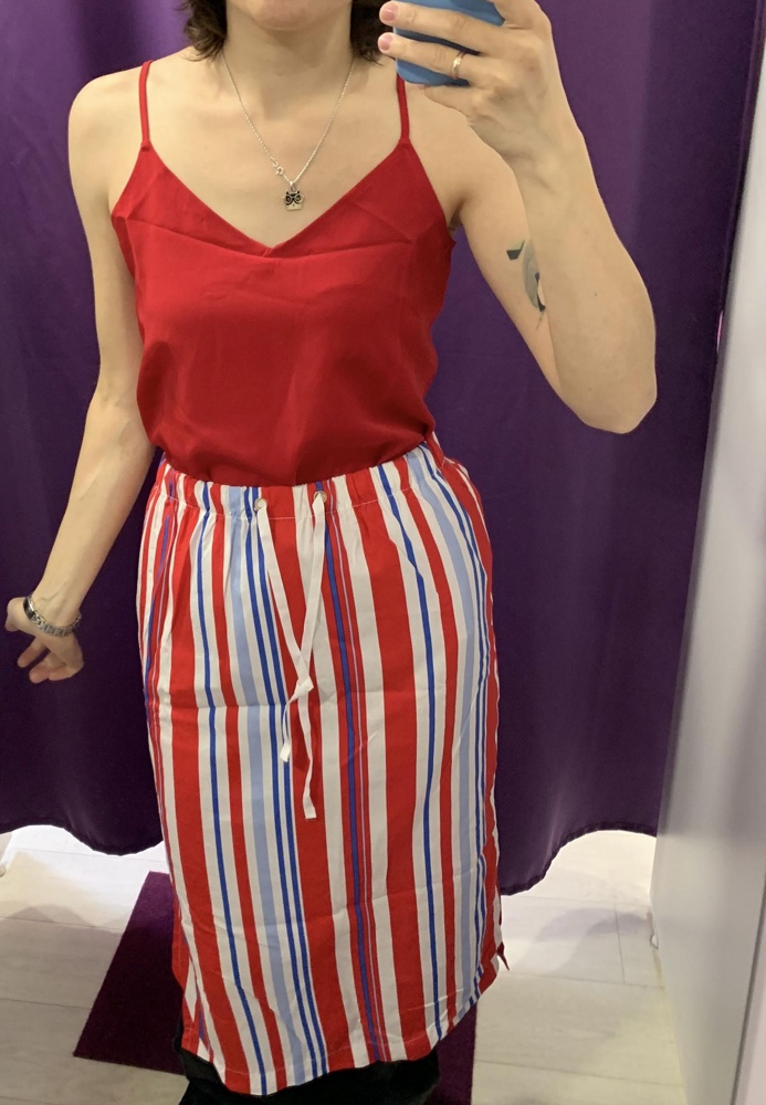 Отличный топ, пошит прекрасно, отказ- не подошёл по цвету, а так рекомендую!