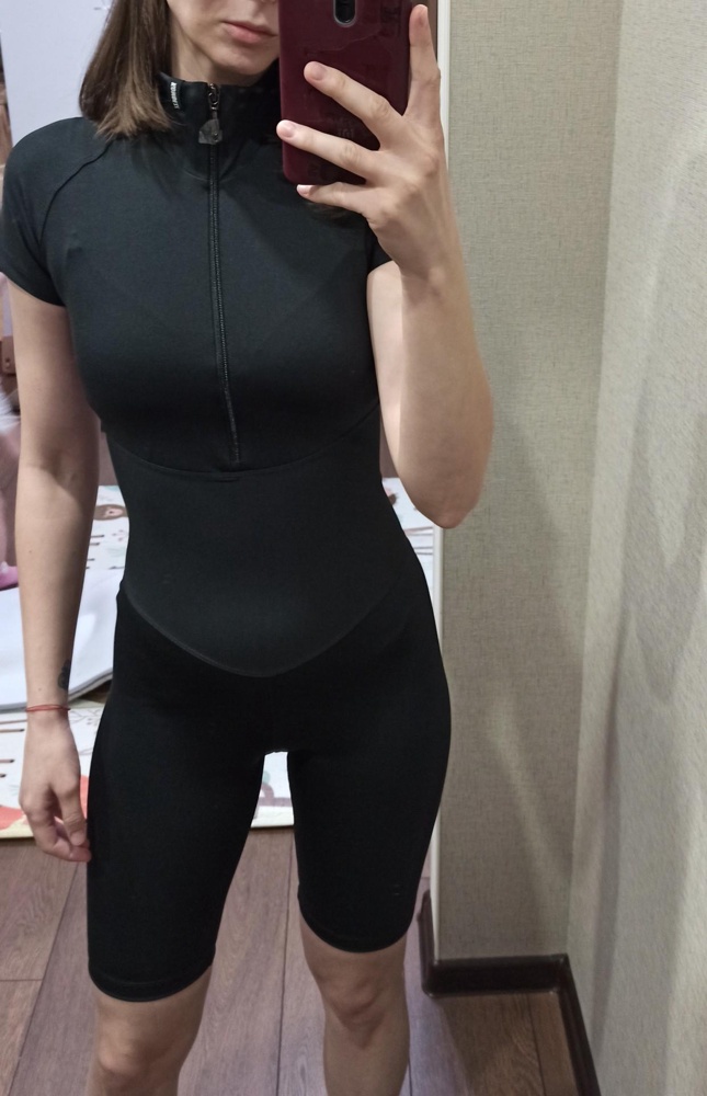 Шикарный комбез. Не просвечивается, очень удобный, приятный к телу.Да снимать и одевать немного неудобно, но это мелочи.