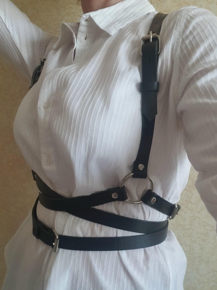 Отличная портупея, плотная, по размеру, пахнет кожей