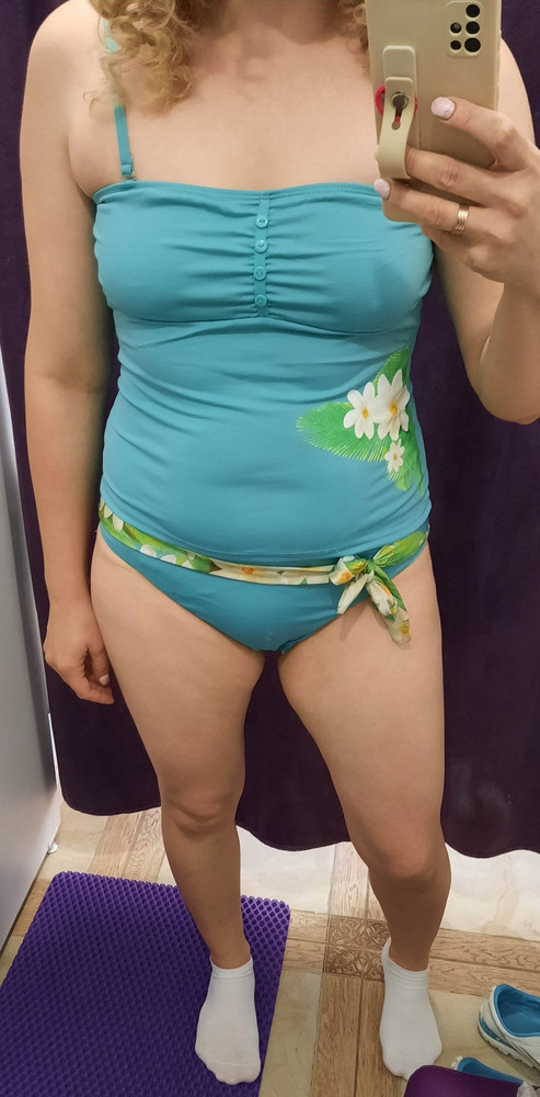 За такую цену отличный комплект!  Размер соответствует.  Ткань тонкая но не прозрачная