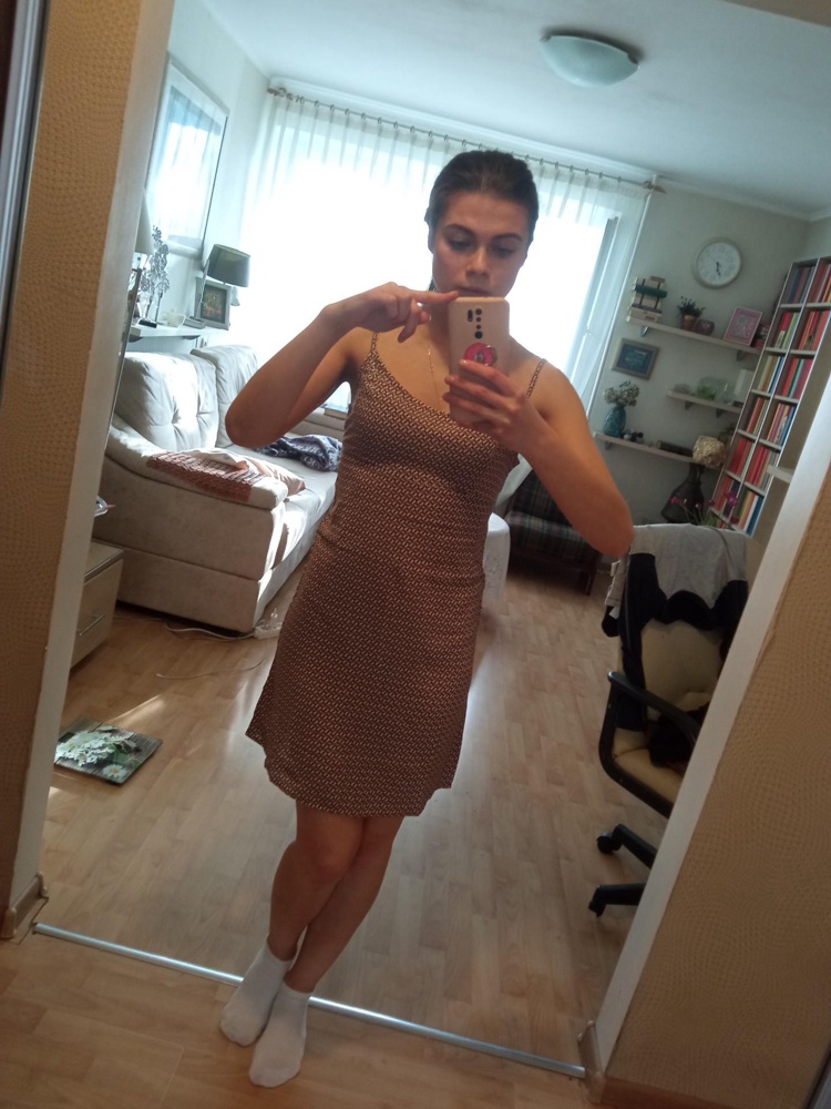 Отличный сарафан, очень приятная ткань, на лето супер, но надо хорошо подбирать размер. Я всегда ношу xs, но заказала s  и сел по фигуре, xs был бы мал