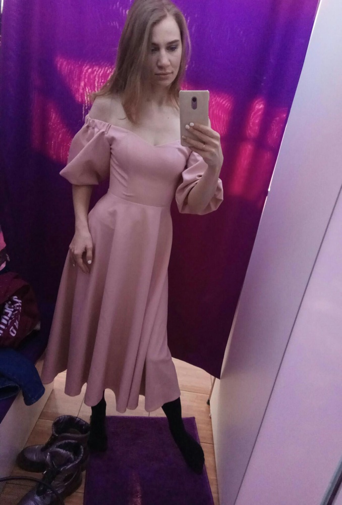 Платье шикарное,ткань фасон,все это позволяет надеть его на праздничное мероприятие,мне не подошёл размер,обычно ношу М,но по этой размерной сетке мне нужен L
Мои параметры рост 175 , 85-74-90 в талии туго
И, возможно, я бы взяла другой цвет,нашейте пожалуйста ещё размеров и цветов!