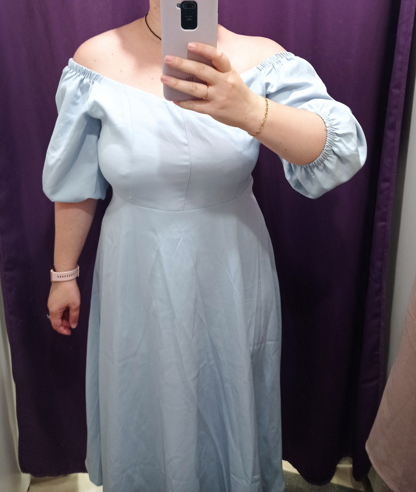 Красивое платье, скрыло живот, лёгкое и цвет чудесный 🥰
Единственное что смутило, посередине шов уезжает в бок и желает дугу, возможно без него будет лучше 🥲