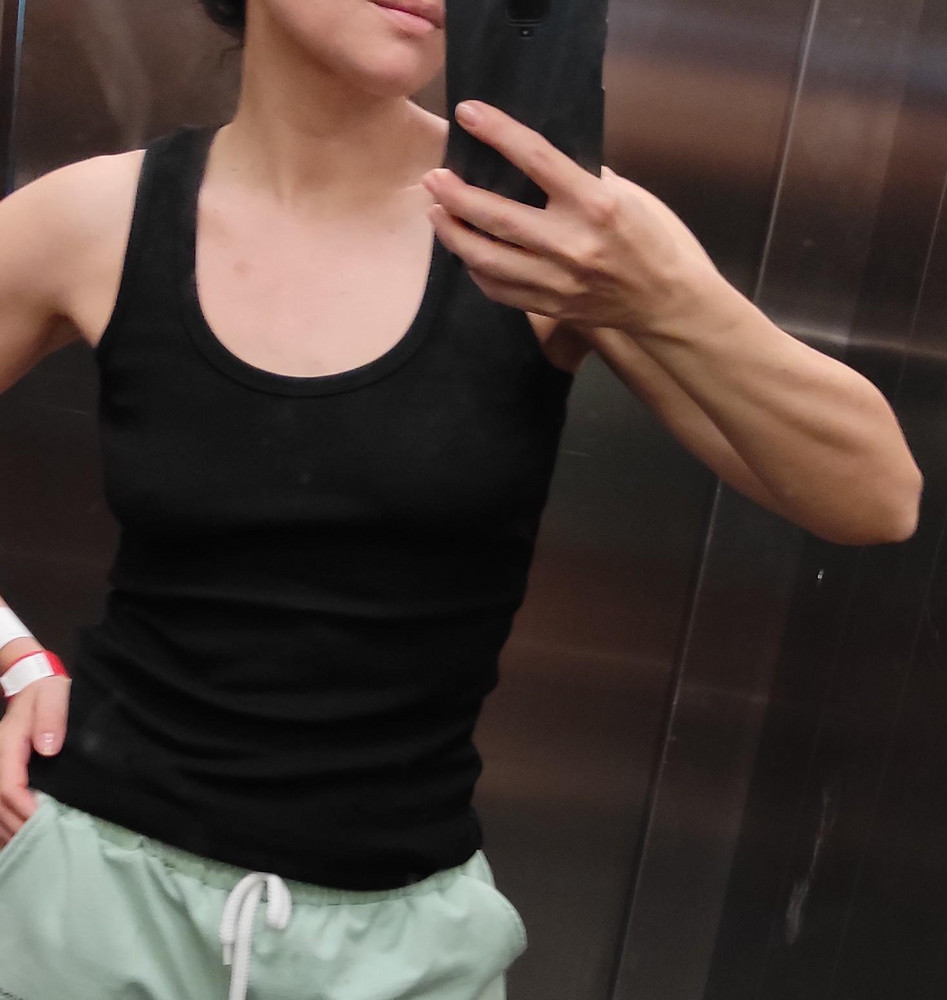 Очень приятная майка, в размер