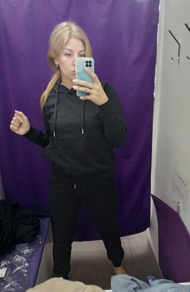 В размер ! Качество хорошее 
Мой размер s но взяла м чтобы не в обтяг