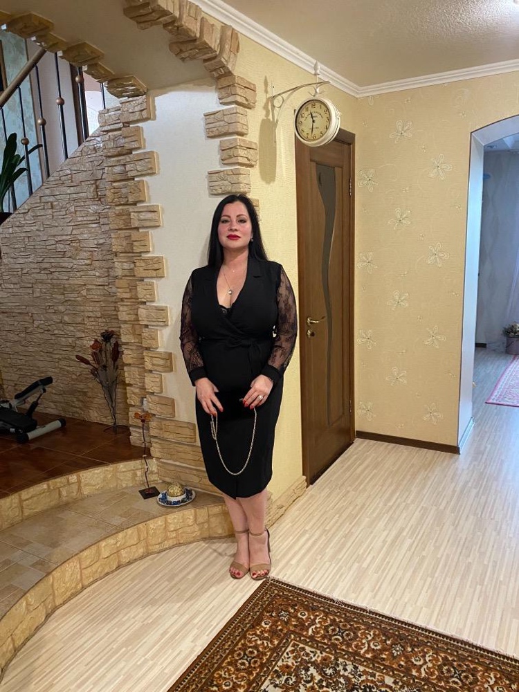 Платье красивое! На большую грудь. Мне нравится! Единственное, наверное, всё-таки длину нужно немного убрать. У меня рост где-то 160см. А высоким девочкам - будет классно! 