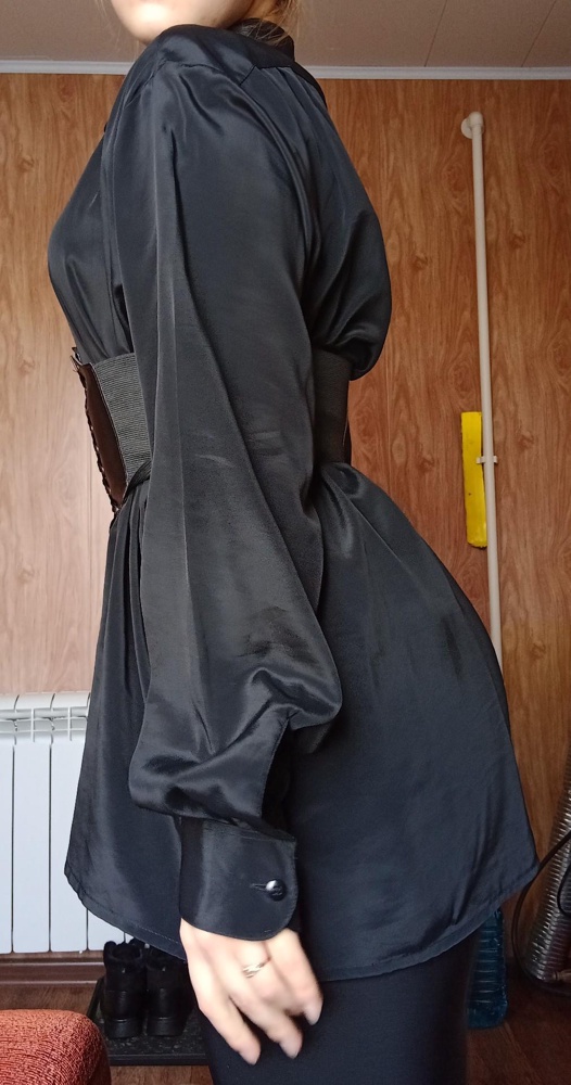 Отличный корсет, очень хорошо тянется, удобный👍🏻 Брала для выступлений на сцене🔥