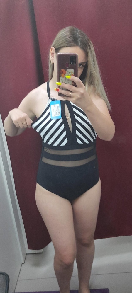 Купальник красивый, но размеры мне совсем не понятны, взяла свой 46, а он оказался большим, где-то на 48-50. И что удивило - в нем нет чашек, совсем.