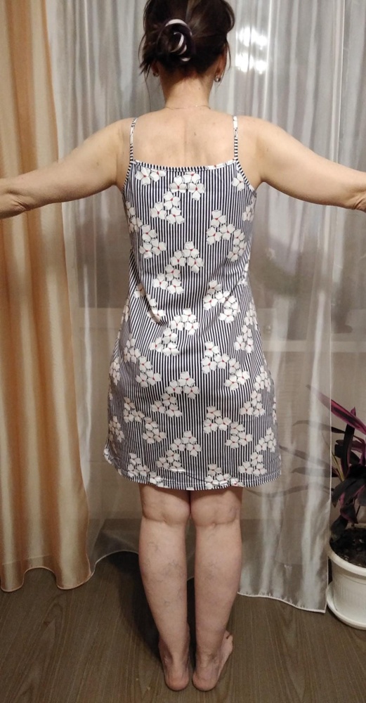 Хорошенькая,хлопок,на мою "грушу" 98-85-114 заказала 50р-р, идеально,рост 173 выше колена,если сядет будет коротковато для меня . Качество отличное, трикотаж хороший.,не тряпочка .