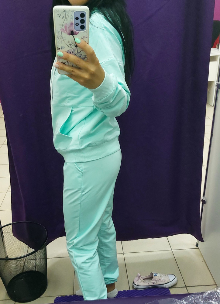 Цвет очень прикольный !мятный ,яркий.на рост 156 сел хорошо.