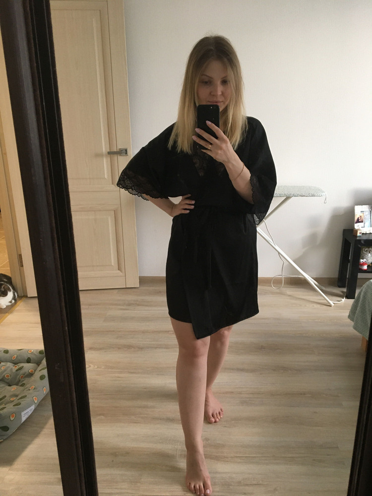 Шикарный халатик ) ткань приятная ) пошито качественно 😻