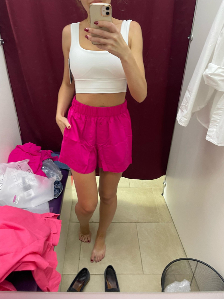 Класс!) идеально) держит грудь) можно без бюстгальтера даже не в 18 лет👍