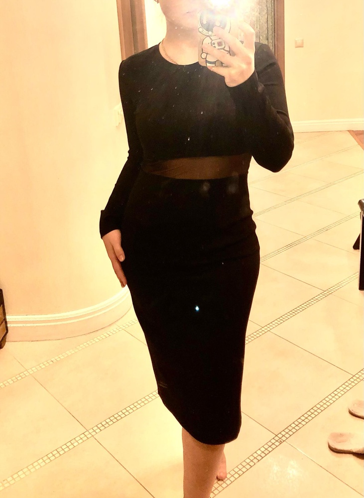 Платье бомбезное. Садится по фигуре, брала размер 44, сел идеально. Платье из плотной ткани, на мой рост 158 ниже колена, но все равно смотрится эффектно. Подойдет как для офиса так и для праздничных мероприятий. 