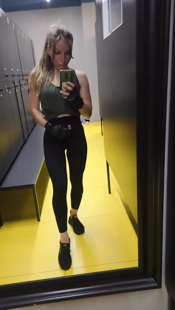 Отличные. Сели шикарно, ничего не сползает, комфортно заниматься ❤