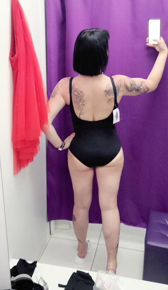 Идеальный и качественный купальник! Просто шикарный! Я 160, 42-44 размер, взяла 42 себе. Грудь А - этот купальник для меня супер!) Попень и спереди - всё,  как я хотела) раздельные у меня есть, теперь есть и такой купальник)