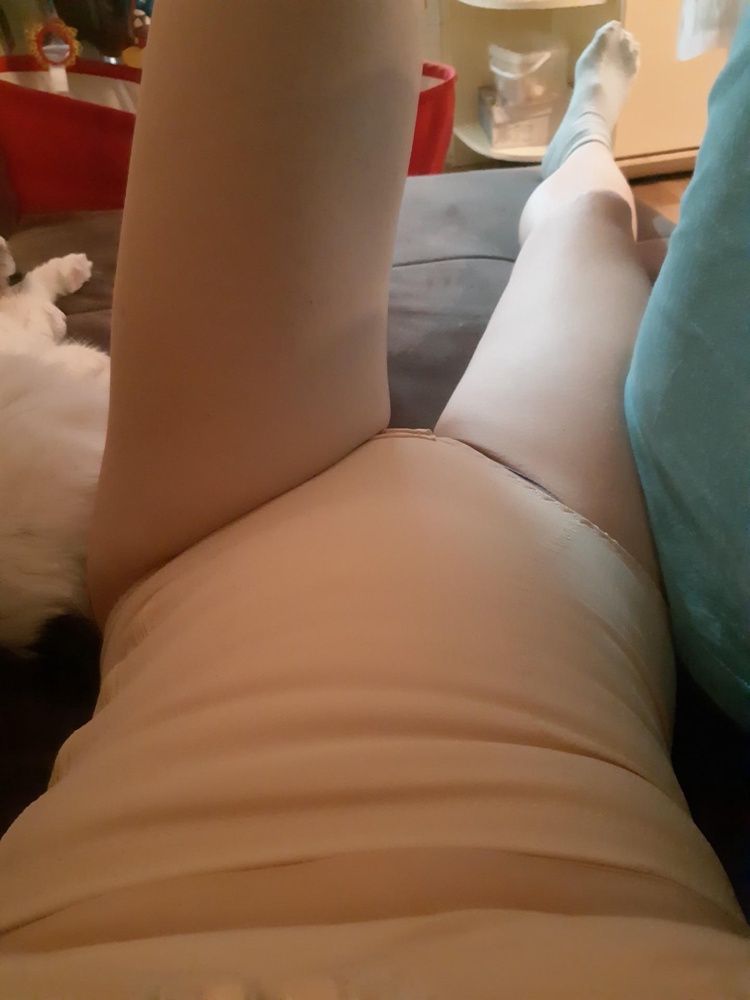 Сначала заказала 88, оказался сильно мал.  На бедра 87 подошел размер 92, но застегивала лёжа. 96 слишком свободно. В общем с выбором размера пришлось помучаться. Бандаж качественный, приятный к телу. Из минусов доставки мятая коробка.