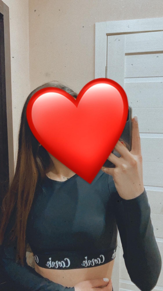 Очень удобный как для танцев, так и для носки. При поднятии рук ничего не оголяется. Качество пушка 🔥