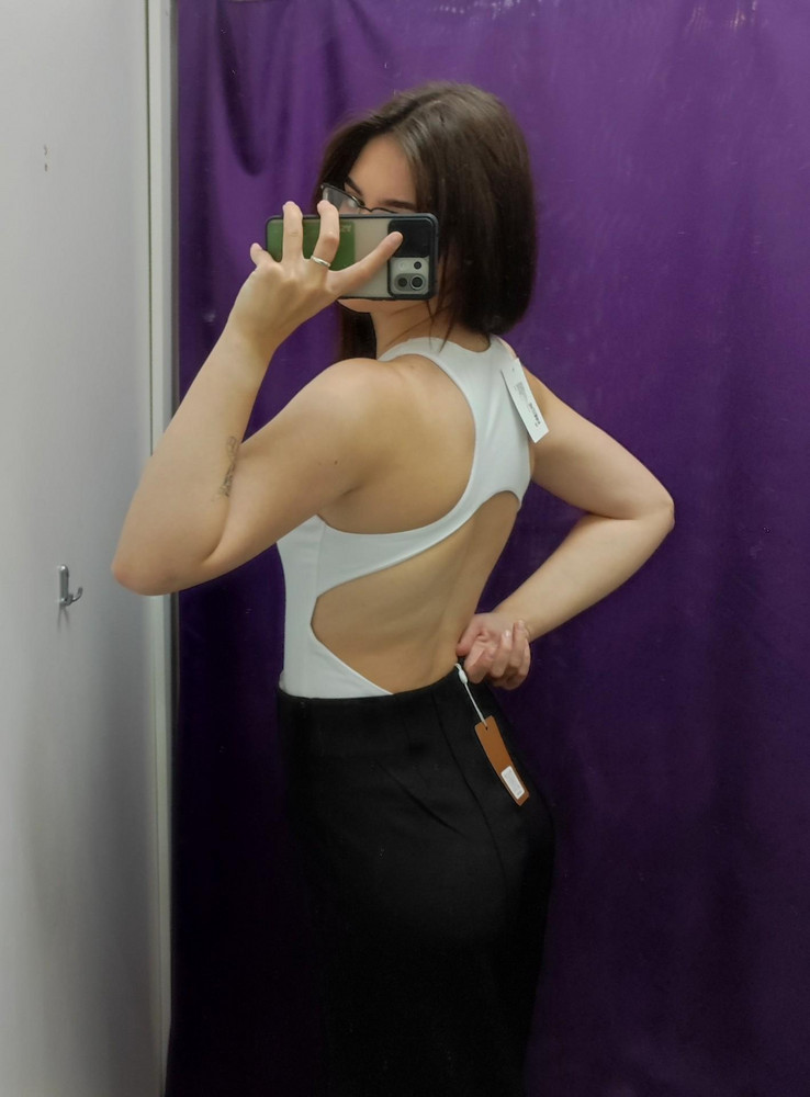 Отличное боди, ничего не просвечивает ,нигде ниток торчащих нет,к сожалению не подошёл размер(