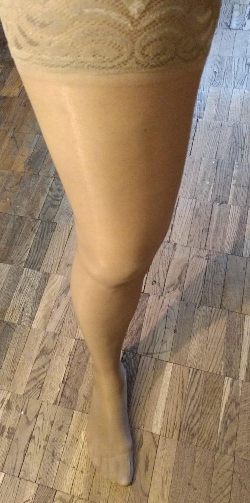 Покупаю эту фирму не впервые раз, качество хорошее за свои деньги. Конечно, они рвутся рано или поздно, но учитывая интенсивность носки ( 2*2 по 12 часов на ногах) довольно износостойкие. Эффект есть, ни боли, ни отеков (у меня варикоз давний, показание к операции). Резинка держит. Взяла 2ку, хотя размер между 2 и 3. Рекомендую.