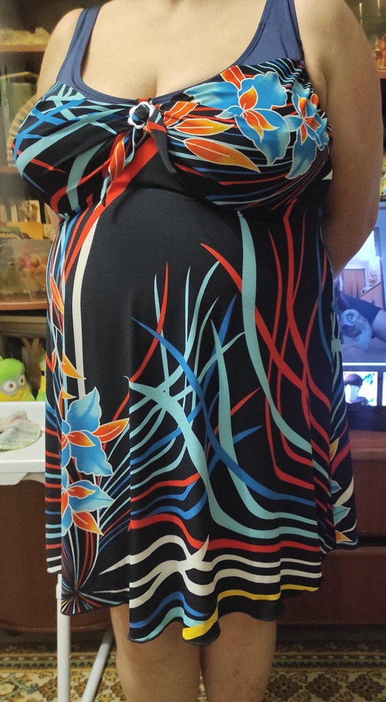 Купальник подошёл отлично!!На  мои 126-126-130-F-ничего нигде не тянет.Я оооочень довольна,т.к.переживала что может не подойти.Покупайте не пожалеете,для пышных дам советую!Купила к купальнику аквасоки(на 2фото видно),прям ансамбль получился)))