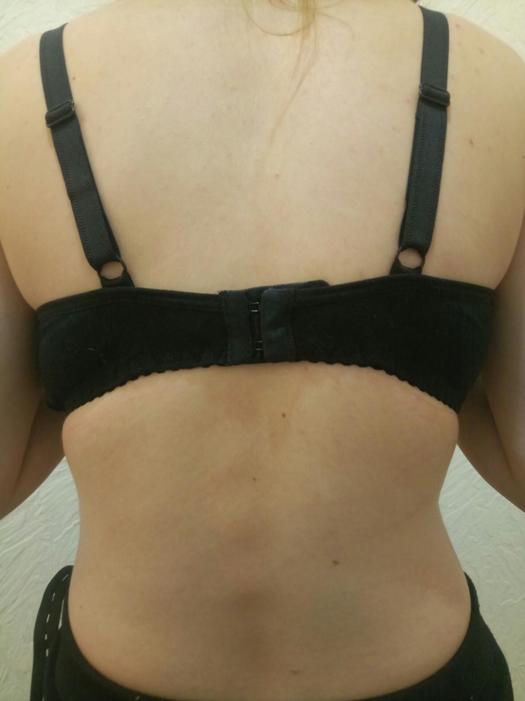 Хороший,приятный бюст.взяла побольше ,чтоб влезть в период кормления . Удобные застёжки . Недостатков не нашла .