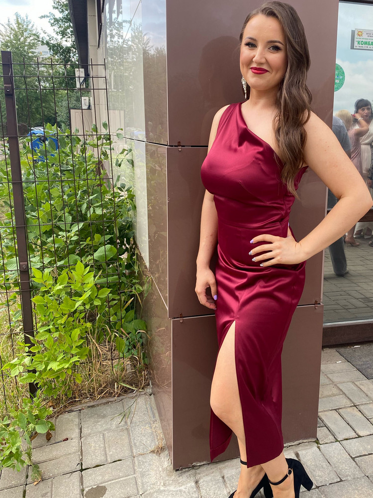 Платье очень удачное! На торжество самое то!