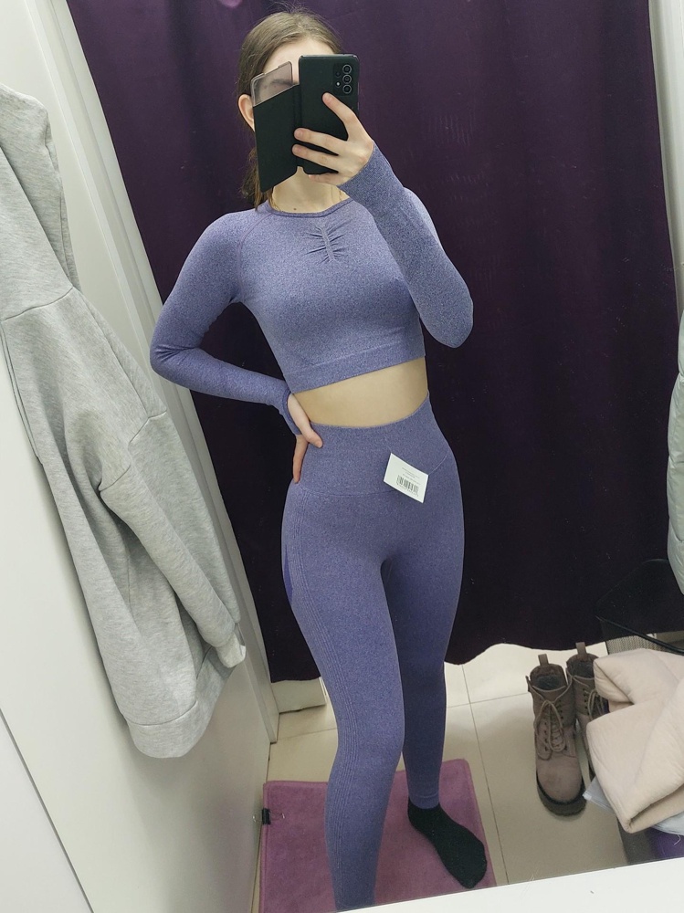 Ставлю 2 звезды и щас обьясню почему, во-первых не нравится что цена прыгает, мне кажется будет обидно если ты купил за 2 800, а  перезаказываешь за 3 000. Во-вторых по мне материал сам очень жесткий, попробовала разминуться коленки красные, а так вроде бы хорошо. В третьих очень сильно стягивает. Если из + то сидит хорошо, и ягодицы выделяет очень красиво, если б не материал перезаказала на размер больше и оставила.Но мне не очень как по качеству, а сидит идеально придется оформлять возврат😔